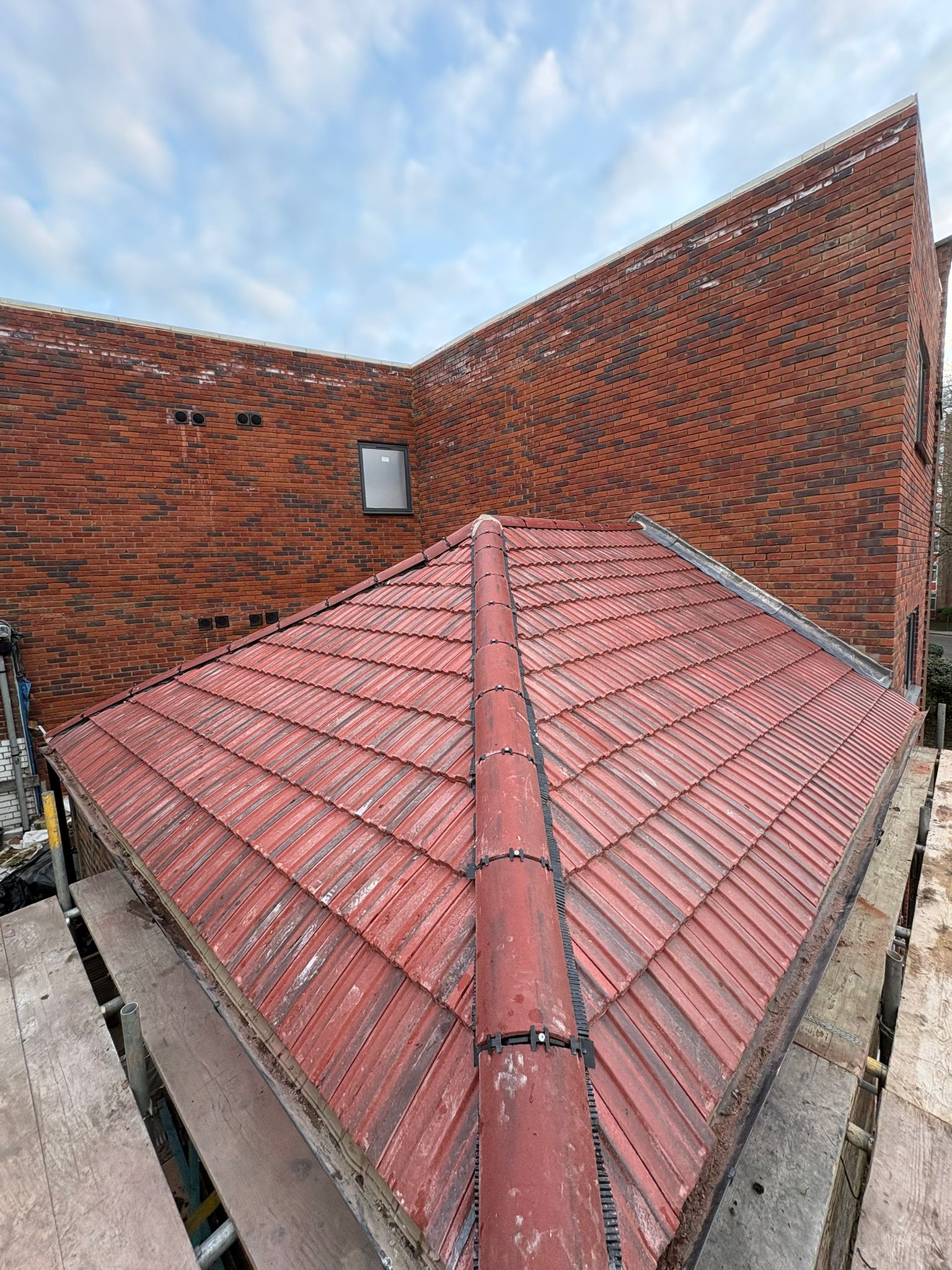 New pitched roof with red concrete tiles